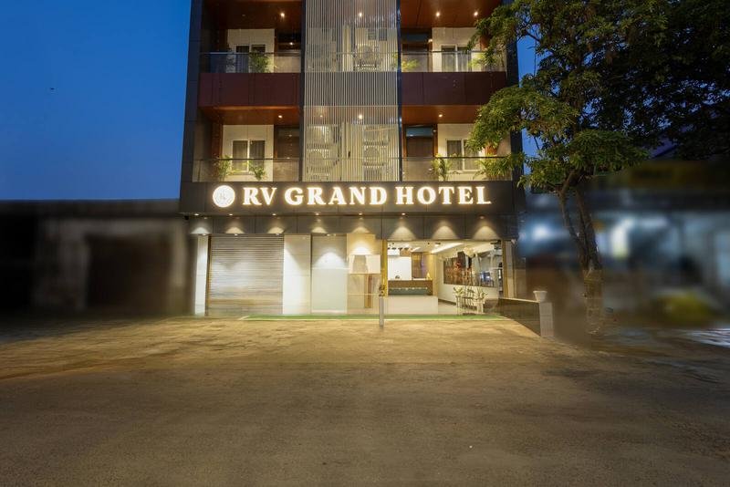 RV Grand Varanasi at night